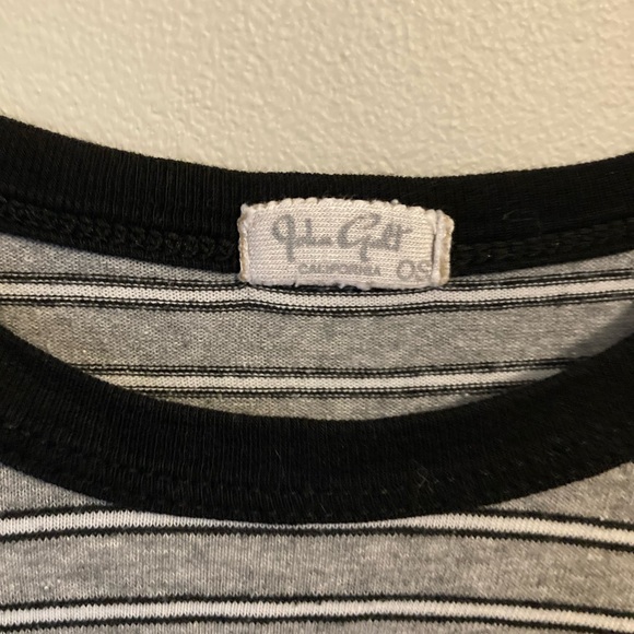 Brandy Melville Gray Alien Cropped Tee - Picture 3 of 4